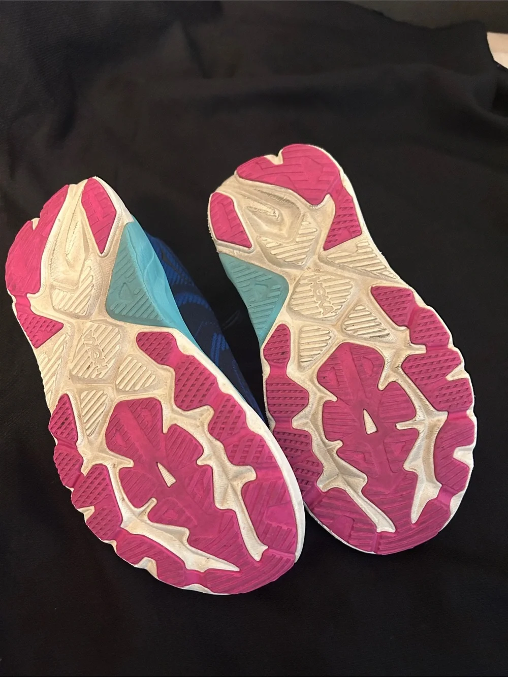 Hoka Arahi Women's Navy Blue Running Shoes with Teal and Pink Accents
